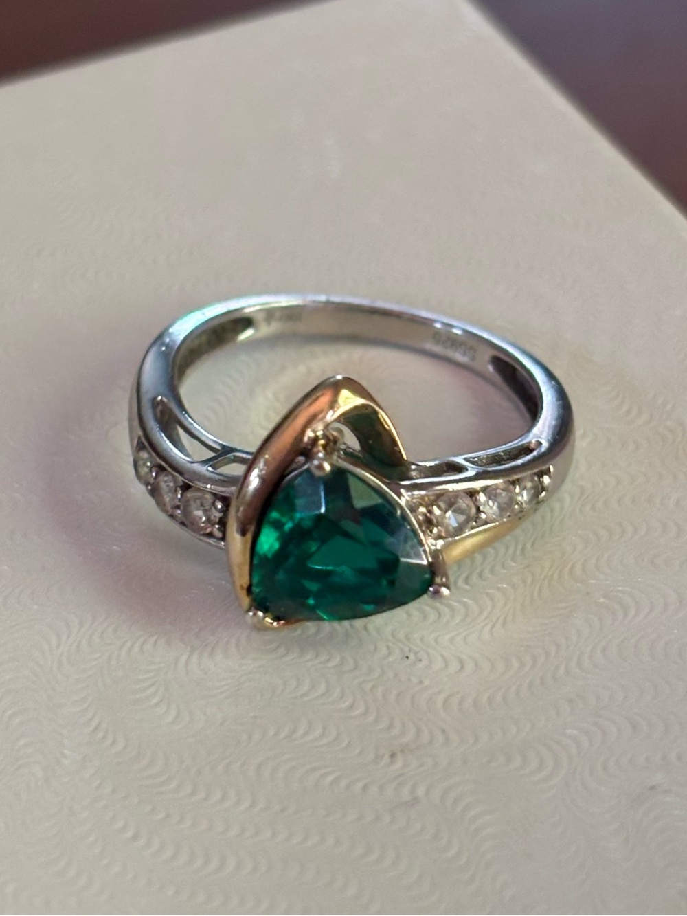 925 Silver & 10K Gold Two Tone Simulated Emerald Diamond Ring Sz 7 - Picture 5 of 10